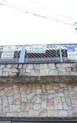 Casa à venda com 249m², 4 quartos e 3 vagasFachada