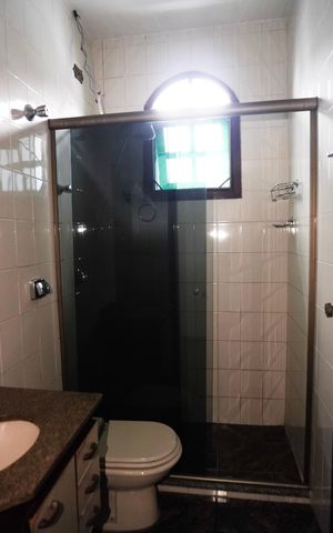 Casa à venda com 249m², 4 quartos e 3 vagasBanheiro social 2