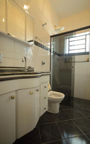 Casa à venda com 400m², 3 quartos e 3 vagasBanheiro Suíte 3