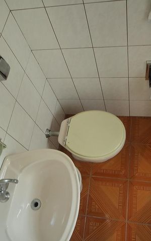 Casa à venda com 400m², 3 quartos e 3 vagasEdícula - Banheiro da Suíte 