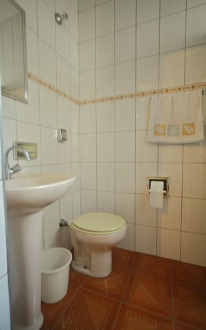 Casa à venda com 400m², 3 quartos e 3 vagasEdícula - Banheiro da Suíte 