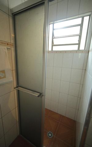Casa à venda com 400m², 3 quartos e 3 vagasEdícula - Banheiro da Suíte 