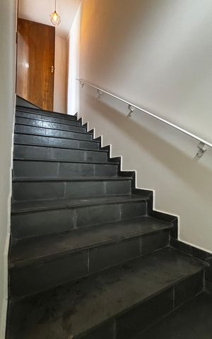 Apartamento à venda com 134m², 2 quartos e 2 vagas Apartamento à venda com 134m², 2 quartos e 2 vagasEscada