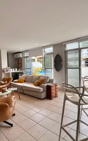 Apartamento à venda com 248m², 3 quartos e 2 vagas Apartamento à venda com 248m², 3 quartos e 2 vagasSala