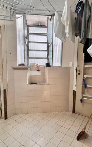 Apartamento à venda com 248m², 3 quartos e 2 vagas Apartamento à venda com 248m², 3 quartos e 2 vagasÁrea de Serviço