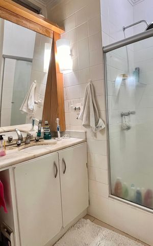 Apartamento à venda com 248m², 3 quartos e 2 vagas Apartamento à venda com 248m², 3 quartos e 2 vagasBanheiro social