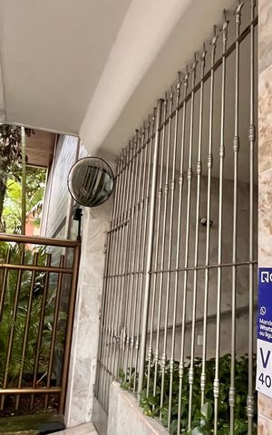 Apartamento à venda com 248m², 3 quartos e 2 vagas Apartamento à venda com 248m², 3 quartos e 2 vagasPlaca