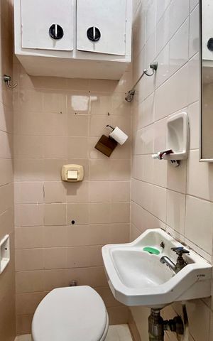 Apartamento à venda com 248m², 3 quartos e 2 vagas Apartamento à venda com 248m², 3 quartos e 2 vagasBanheiro de serviço