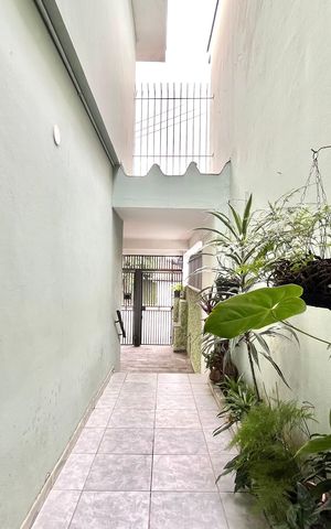 Casa à venda com 135m², 3 quartos e 2 vagas Casa à venda com 135m², 3 quartos e 2 vagasÁrea externa