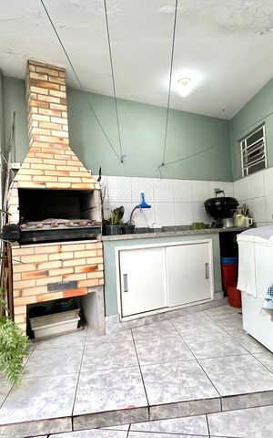 Casa à venda com 135m², 3 quartos e 2 vagas Casa à venda com 135m², 3 quartos e 2 vagasChurrasqueira