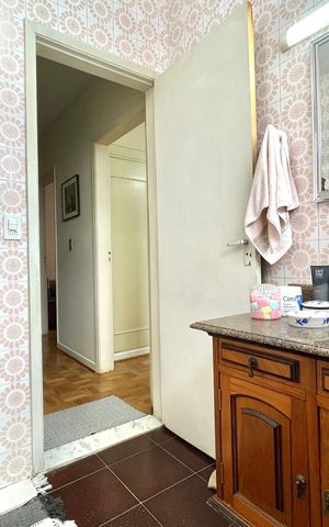 Casa à venda com 135m², 3 quartos e 2 vagas Casa à venda com 135m², 3 quartos e 2 vagasBanheiro Corredor