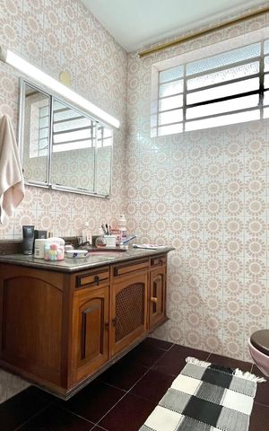 Casa à venda com 135m², 3 quartos e 2 vagas Casa à venda com 135m², 3 quartos e 2 vagasBanheiro Corredor