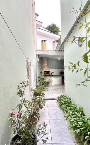 Casa à venda com 135m², 3 quartos e 2 vagas Casa à venda com 135m², 3 quartos e 2 vagasÁrea externa