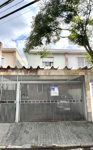 Casa à venda com 135m², 3 quartos e 2 vagas Casa à venda com 135m², 3 quartos e 2 vagasFachada