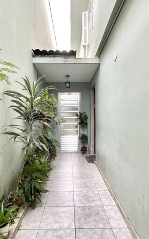 Casa à venda com 135m², 3 quartos e 2 vagas Casa à venda com 135m², 3 quartos e 2 vagasÁrea externa
