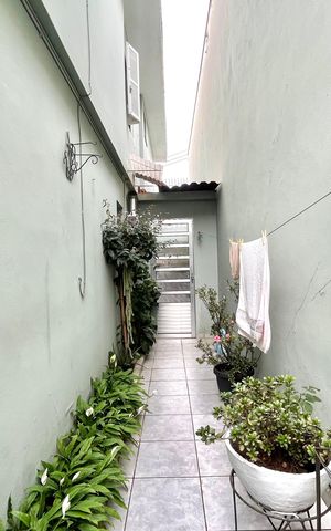 Casa à venda com 135m², 3 quartos e 2 vagas Casa à venda com 135m², 3 quartos e 2 vagasÁrea externa