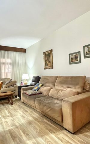 Casa à venda com 135m², 3 quartos e 2 vagas Casa à venda com 135m², 3 quartos e 2 vagasSala
