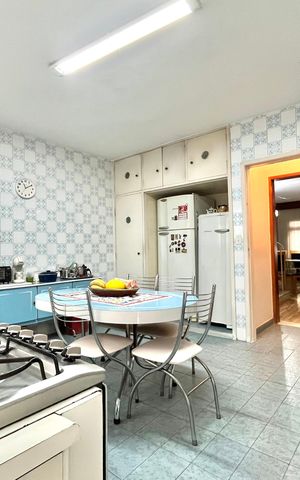 Casa à venda com 135m², 3 quartos e 2 vagas Casa à venda com 135m², 3 quartos e 2 vagasCozinha