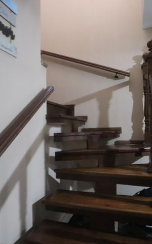 Casa à venda com 125m², 3 quartos e 3 vagasEscada
