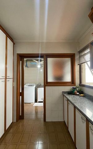Apartamento à venda com 137m², 3 quartos e 2 vagas Apartamento à venda com 137m², 3 quartos e 2 vagasCozinha