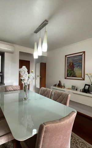 Apartamento à venda com 137m², 3 quartos e 2 vagas Apartamento à venda com 137m², 3 quartos e 2 vagasSala jantar