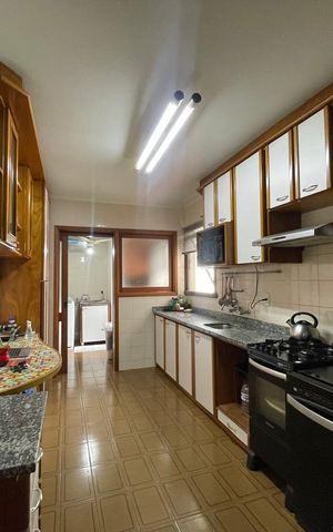 Apartamento à venda com 137m², 3 quartos e 2 vagas Apartamento à venda com 137m², 3 quartos e 2 vagasCozinha
