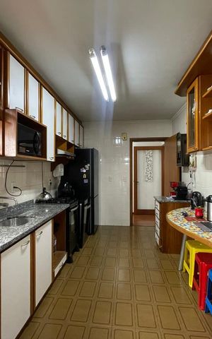 Apartamento à venda com 137m², 3 quartos e 2 vagas Apartamento à venda com 137m², 3 quartos e 2 vagasCozinha