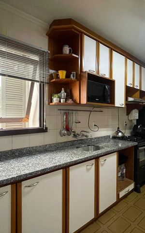 Apartamento à venda com 137m², 3 quartos e 2 vagas Apartamento à venda com 137m², 3 quartos e 2 vagasCozinha