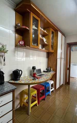 Apartamento à venda com 137m², 3 quartos e 2 vagas Apartamento à venda com 137m², 3 quartos e 2 vagasCozinha