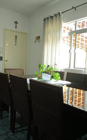 Casa à venda com 202m², 3 quartos e 3 vagasSala