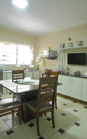 Casa à venda com 202m², 3 quartos e 3 vagasCozinha 