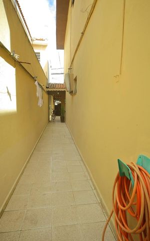 Casa à venda com 202m², 3 quartos e 3 vagasCorredor lateral 