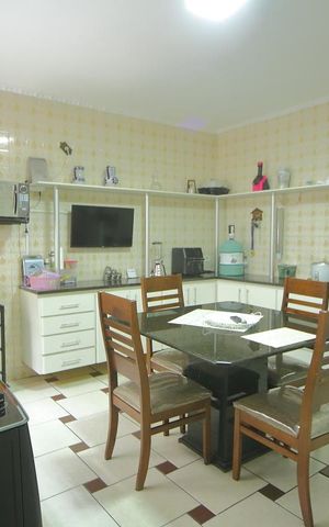 Casa à venda com 202m², 3 quartos e 3 vagasCozinha 