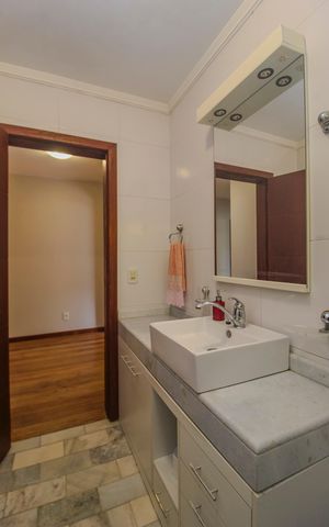 Casa à venda com 409m², 5 quartos e 3 vagas Casa à venda com 409m², 5 quartos e 3 vagasBanheiro