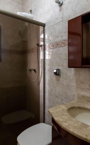 Casa à venda com 210m², 3 quartos e 2 vagasBanheiro