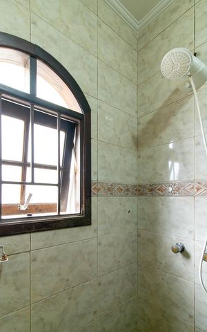 Casa à venda com 210m², 3 quartos e 2 vagasBanheiro