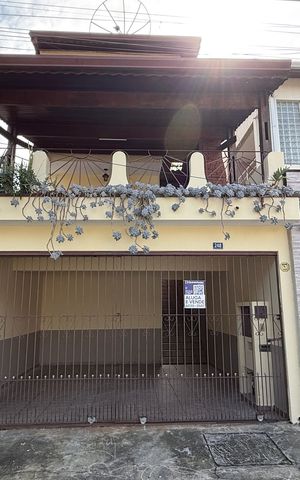 Casa à venda com 210m², 3 quartos e 2 vagasFachada