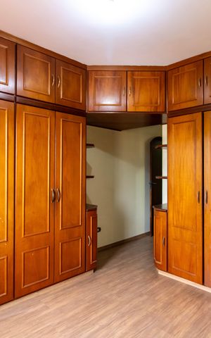 Casa à venda com 210m², 3 quartos e 2 vagasSuíte
