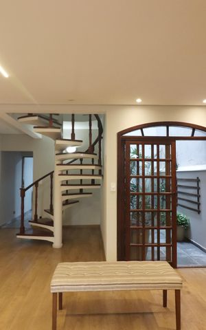 Casa à venda com 242m², 3 quartos e 5 vagasSala 