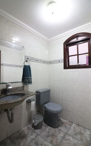 Casa à venda com 242m², 3 quartos e 5 vagasLavabo