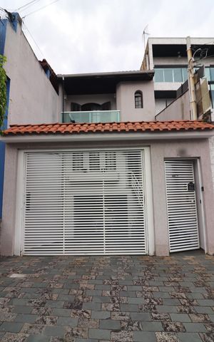 Casa à venda com 242m², 3 quartos e 5 vagasFachada
