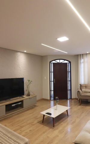 Casa à venda com 242m², 3 quartos e 5 vagasSala 
