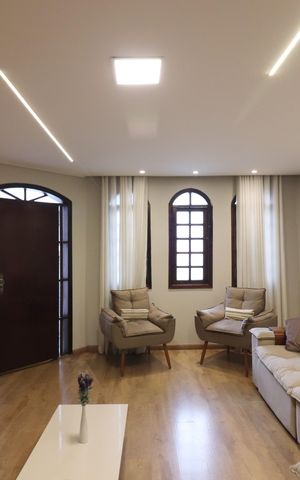 Casa à venda com 242m², 3 quartos e 5 vagasSala 