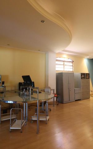 Casa de condomínio para alugar com 2000m², 3 quartos e 1 vaga Casa de condomínio para alugar com 2000m², 3 quartos e 1 vagaEscritório