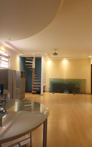 Casa de condomínio para alugar com 2000m², 3 quartos e 1 vaga Casa de condomínio para alugar com 2000m², 3 quartos e 1 vagaEscritório