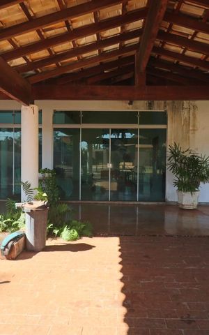 Casa de condomínio para alugar com 2000m², 3 quartos e 1 vaga Casa de condomínio para alugar com 2000m², 3 quartos e 1 vagaVaranda