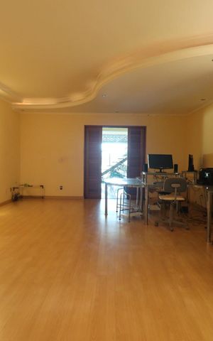Casa de condomínio para alugar com 2000m², 3 quartos e 1 vaga Casa de condomínio para alugar com 2000m², 3 quartos e 1 vagaEscritório