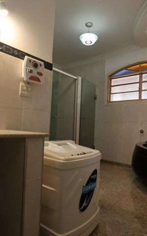 Casa de condomínio para alugar com 2000m², 3 quartos e 1 vaga Casa de condomínio para alugar com 2000m², 3 quartos e 1 vagaBanheiro da Suíte 1