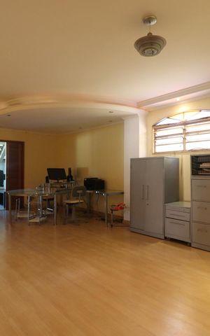 Casa de condomínio para alugar com 2000m², 3 quartos e 1 vaga Casa de condomínio para alugar com 2000m², 3 quartos e 1 vagaEscritório