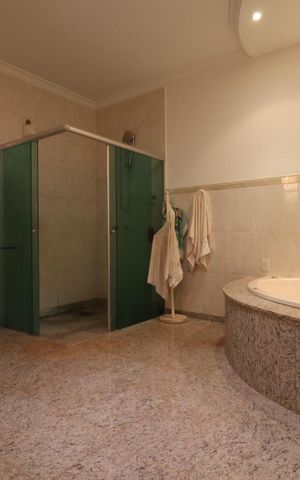 Casa de condomínio para alugar com 2000m², 3 quartos e 1 vaga Casa de condomínio para alugar com 2000m², 3 quartos e 1 vagaBanheiro da Suíte 2